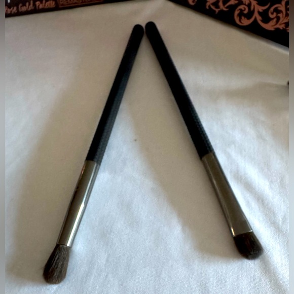 ❤️NWOT❤️LARUCE MAKEUP APPLICATION BRUSH❤️SET OF 2❤️ - Picture 3 of 4